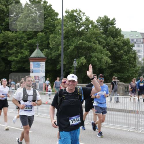 29.06.2025 - hella hamburg halbmarathon Jannik Wohlers http://msf.ph/oto/8337054 29.06.2025 10:41:05 Lombardsbrücke 1314, 1509, 1536, 1542, 1623, 2153, 2258, 3344, 3532, 3533, 3623, 4415, 4610, 5688, 5689, 5928, 5942, 6250, 6793, 6894, 7022, 7023, 8162, 8163, 8586, 8848, 8992, 10181, 10348, 10483, 11011, 11166, 11209, 11371, 11437, 11438, 11482, 12419, 12481, 13018, 13299, 13373, 13444, 13622, 13877, 14037, 14376, 14483, 14608, 14725, 15039, 15224, 15669, 15685, 16021, 16260, 16550, 16559, 17158, 17370, 17636, 17684, 18814, 18888, 18900, 19064 meine-sportfotos.de