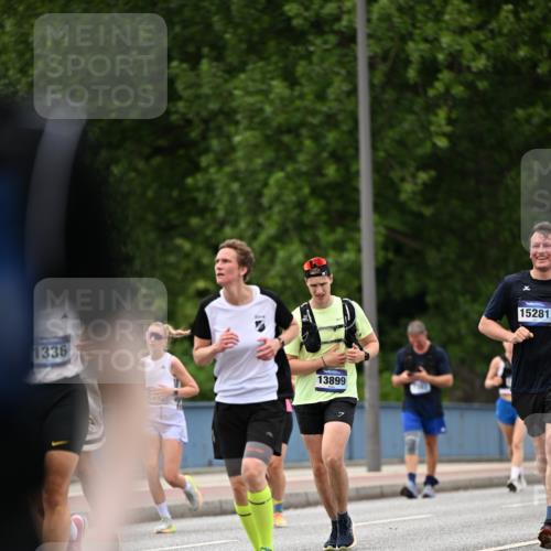29.06.2025 - hella hamburg halbmarathon Dr. Thomas Lammeyer http://msf.ph/oto/8337058 29.06.2025 10:40:07 Kennedybrücke 1036, 1336, 1717, 2352, 2412, 2588, 2827, 3741, 4413, 5012, 5531, 6021, 6381, 6845, 6867, 6896, 7111, 7275, 7927, 8356, 8567, 8947, 9470, 9819, 10047, 10119, 10567, 11010, 11187, 11198, 11233 meine-sportfotos.de