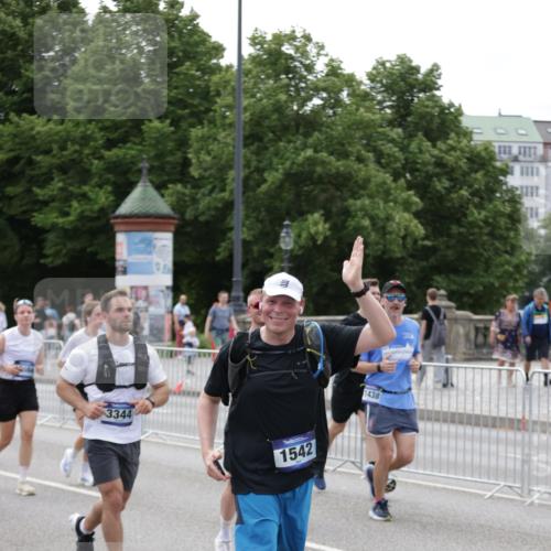29.06.2025 - hella hamburg halbmarathon Jannik Wohlers http://msf.ph/oto/8337063 29.06.2025 10:41:05 Lombardsbrücke 1314, 1509, 1536, 1542, 1623, 2153, 2258, 3344, 3532, 3533, 3623, 4415, 4610, 5688, 5689, 5928, 5942, 6250, 6793, 6894, 7022, 7023, 8162, 8163, 8586, 8848, 8992, 10181, 10348, 10483, 11011, 11166, 11209, 11371, 11437, 11438, 11482, 12419, 12481, 13018, 13299, 13373, 13444, 13622, 13877, 14037, 14376, 14483, 14608, 14725, 15039, 15224, 15669, 15685, 16021, 16260, 16550, 16559, 17158, 17370, 17636, 17684, 18814, 18888, 18900, 19064 meine-sportfotos.de
