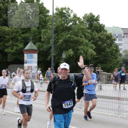 29.06.2025 - hella hamburg halbmarathon Jannik Wohlers http://msf.ph/oto/8337072 29.06.2025 10:41:05 Lombardsbrücke 1314, 1509, 1536, 1542, 1623, 2153, 2258, 3344, 3532, 3533, 3623, 4415, 4610, 5688, 5689, 5928, 5942, 6250, 6793, 6894, 7022, 7023, 8162, 8163, 8586, 8848, 8992, 10181, 10348, 10483, 11011, 11166, 11209, 11371, 11437, 11438, 11482, 12419, 12481, 13018, 13299, 13373, 13444, 13622, 13877, 14037, 14376, 14483, 14608, 14725, 15039, 15224, 15669, 15685, 16021, 16260, 16550, 16559, 17158, 17370, 17636, 17684, 18814, 18888, 18900, 19064 meine-sportfotos.de