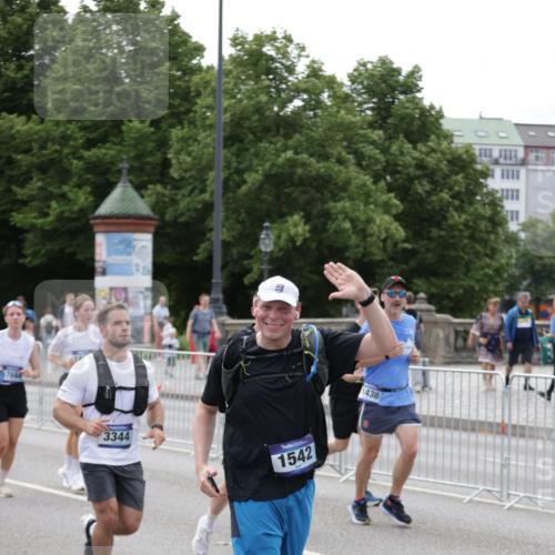 29.06.2025 - hella hamburg halbmarathon Jannik Wohlers http://msf.ph/oto/8337086 29.06.2025 10:41:05 Lombardsbrücke 1314, 1509, 1536, 1542, 1623, 2153, 2258, 3344, 3532, 3533, 3623, 4415, 4610, 5688, 5689, 5928, 5942, 6250, 6793, 6894, 7022, 7023, 8162, 8163, 8586, 8848, 8992, 10181, 10348, 10483, 11011, 11166, 11209, 11371, 11437, 11438, 11482, 12419, 12481, 13018, 13299, 13373, 13444, 13622, 13877, 14037, 14376, 14483, 14608, 14725, 15039, 15224, 15669, 15685, 16021, 16260, 16550, 16559, 17158, 17370, 17636, 17684, 18814, 18888, 18900, 19064 meine-sportfotos.de
