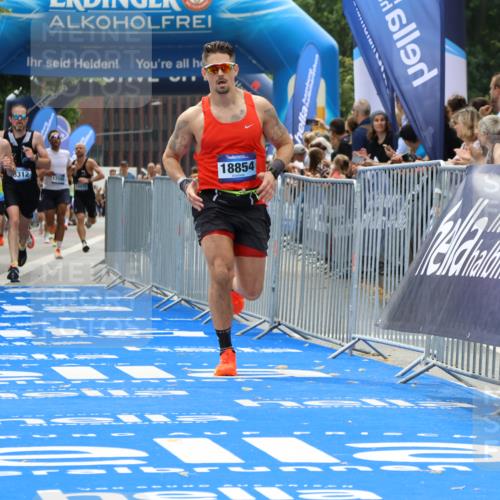29.06.2025 - hella hamburg halbmarathon Strokosch-Dieckow http://msf.ph/oto/8337091 29.06.2025 10:33:32 Ziel 1053, 1396, 2836, 4602, 8312, 8956, 12595, 14975, 15326, 16931, 17191, 18731, 18854 meine-sportfotos.de
