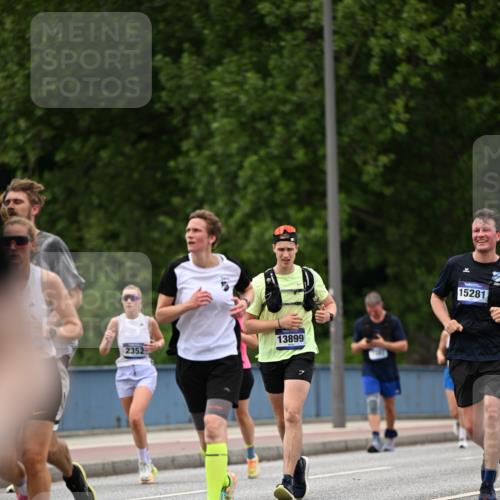 29.06.2025 - hella hamburg halbmarathon Dr. Thomas Lammeyer http://msf.ph/oto/8337092 29.06.2025 10:40:07 Kennedybrücke 1036, 1336, 1717, 2352, 2412, 2588, 2827, 3741, 4413, 5012, 5531, 6021, 6381, 6845, 6867, 6896, 7111, 7275, 7927, 8356, 8567, 8947, 9470, 9819, 10047, 10119, 10567, 11010, 11187, 11198, 11233 meine-sportfotos.de