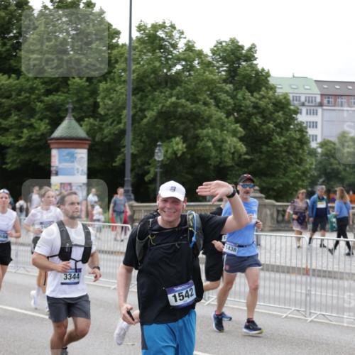 29.06.2025 - hella hamburg halbmarathon Jannik Wohlers http://msf.ph/oto/8337098 29.06.2025 10:41:05 Lombardsbrücke 1314, 1509, 1536, 1542, 1623, 2153, 2258, 3344, 3532, 3533, 3623, 4415, 4610, 5688, 5689, 5928, 5942, 6250, 6793, 6894, 7022, 7023, 8162, 8163, 8586, 8848, 8992, 10181, 10348, 10483, 11011, 11166, 11209, 11371, 11437, 11438, 11482, 12419, 12481, 13018, 13299, 13373, 13444, 13622, 13877, 14037, 14376, 14483, 14608, 14725, 15039, 15224, 15669, 15685, 16021, 16260, 16550, 16559, 17158, 17370, 17636, 17684, 18814, 18888, 18900, 19064 meine-sportfotos.de