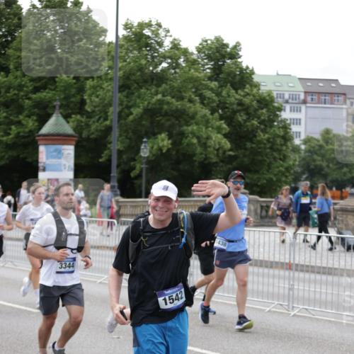 29.06.2025 - hella hamburg halbmarathon Jannik Wohlers http://msf.ph/oto/8337108 29.06.2025 10:41:05 Lombardsbrücke 1314, 1509, 1536, 1542, 1623, 2153, 2258, 3344, 3532, 3533, 3623, 4415, 4610, 5688, 5689, 5928, 5942, 6250, 6793, 6894, 7022, 7023, 8162, 8163, 8586, 8848, 8992, 10181, 10348, 10483, 11011, 11166, 11209, 11371, 11437, 11438, 11482, 12419, 12481, 13018, 13299, 13373, 13444, 13622, 13877, 14037, 14376, 14483, 14608, 14725, 15039, 15224, 15669, 15685, 16021, 16260, 16550, 16559, 17158, 17370, 17636, 17684, 18814, 18888, 18900, 19064 meine-sportfotos.de