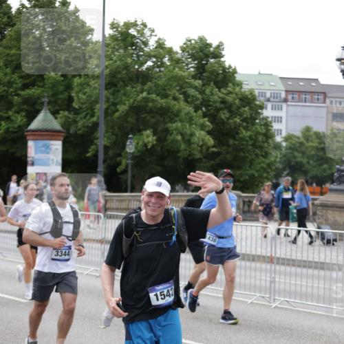 29.06.2025 - hella hamburg halbmarathon Jannik Wohlers http://msf.ph/oto/8337116 29.06.2025 10:41:05 Lombardsbrücke 1314, 1509, 1536, 1542, 1623, 2153, 2258, 3344, 3532, 3533, 3623, 4415, 4610, 5688, 5689, 5928, 5942, 6250, 6793, 6894, 7022, 7023, 8162, 8163, 8586, 8848, 8992, 10181, 10348, 10483, 11011, 11166, 11209, 11371, 11437, 11438, 11482, 12419, 12481, 13018, 13299, 13373, 13444, 13622, 13877, 14037, 14376, 14483, 14608, 14725, 15039, 15224, 15669, 15685, 16021, 16260, 16550, 16559, 17158, 17370, 17636, 17684, 18814, 18888, 18900, 19064 meine-sportfotos.de
