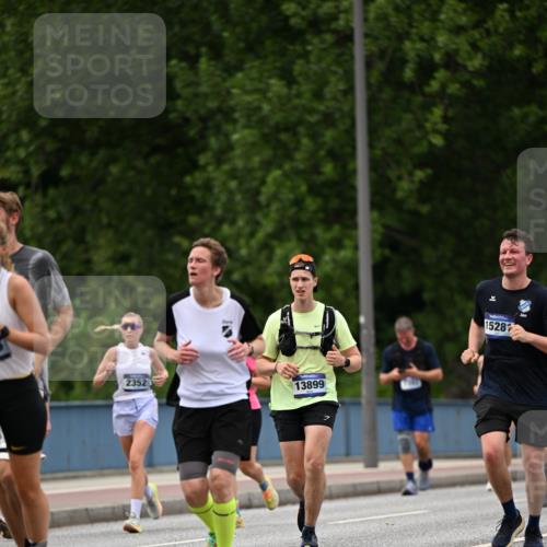 29.06.2025 - hella hamburg halbmarathon Dr. Thomas Lammeyer http://msf.ph/oto/8337123 29.06.2025 10:40:07 Kennedybrücke 1036, 1336, 1717, 2352, 2412, 2588, 2827, 3741, 4413, 5012, 5531, 6021, 6381, 6845, 6867, 6896, 7111, 7275, 7927, 8356, 8567, 8947, 9470, 9819, 10047, 10119, 10567, 11010, 11187, 11198, 11233 meine-sportfotos.de