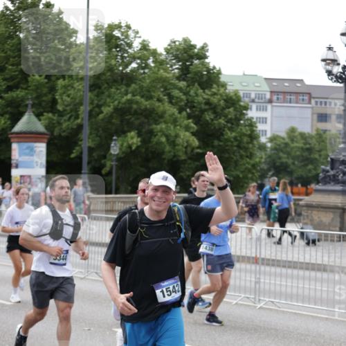 29.06.2025 - hella hamburg halbmarathon Jannik Wohlers http://msf.ph/oto/8337140 29.06.2025 10:41:05 Lombardsbrücke 1314, 1509, 1536, 1542, 1623, 2153, 2258, 3344, 3532, 3533, 3623, 4415, 4610, 5688, 5689, 5928, 5942, 6250, 6793, 6894, 7022, 7023, 8162, 8163, 8586, 8848, 8992, 10181, 10348, 10483, 11011, 11166, 11209, 11371, 11437, 11438, 11482, 12419, 12481, 13018, 13299, 13373, 13444, 13622, 13877, 14037, 14376, 14483, 14608, 14725, 15039, 15224, 15669, 15685, 16021, 16260, 16550, 16559, 17158, 17370, 17636, 17684, 18814, 18888, 18900, 19064 meine-sportfotos.de