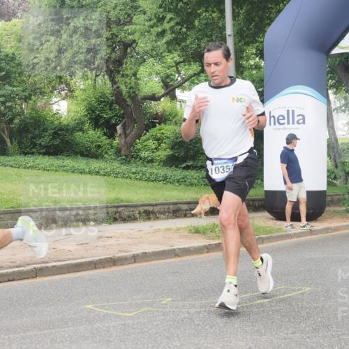 29.06.2025 - hella hamburg halbmarathon KatJ http://msf.ph/oto/8337143 29.06.2025 10:18:22 Zwischen KM18-KM19  meine-sportfotos.de