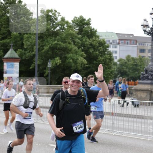 29.06.2025 - hella hamburg halbmarathon Jannik Wohlers http://msf.ph/oto/8337151 29.06.2025 10:41:05 Lombardsbrücke 1314, 1509, 1536, 1542, 1623, 2153, 2258, 3344, 3532, 3533, 3623, 4415, 4610, 5688, 5689, 5928, 5942, 6250, 6793, 6894, 7022, 7023, 8162, 8163, 8586, 8848, 8992, 10181, 10348, 10483, 11011, 11166, 11209, 11371, 11437, 11438, 11482, 12419, 12481, 13018, 13299, 13373, 13444, 13622, 13877, 14037, 14376, 14483, 14608, 14725, 15039, 15224, 15669, 15685, 16021, 16260, 16550, 16559, 17158, 17370, 17636, 17684, 18814, 18888, 18900, 19064 meine-sportfotos.de