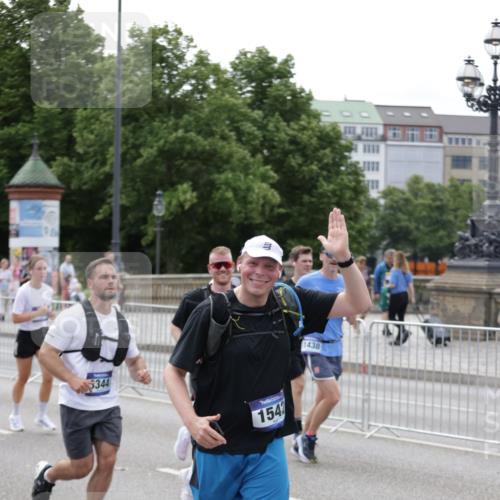 29.06.2025 - hella hamburg halbmarathon Jannik Wohlers http://msf.ph/oto/8337156 29.06.2025 10:41:05 Lombardsbrücke 1314, 1509, 1536, 1542, 1623, 2153, 2258, 3344, 3532, 3533, 3623, 4415, 4610, 5688, 5689, 5928, 5942, 6250, 6793, 6894, 7022, 7023, 8162, 8163, 8586, 8848, 8992, 10181, 10348, 10483, 11011, 11166, 11209, 11371, 11437, 11438, 11482, 12419, 12481, 13018, 13299, 13373, 13444, 13622, 13877, 14037, 14376, 14483, 14608, 14725, 15039, 15224, 15669, 15685, 16021, 16260, 16550, 16559, 17158, 17370, 17636, 17684, 18814, 18888, 18900, 19064 meine-sportfotos.de