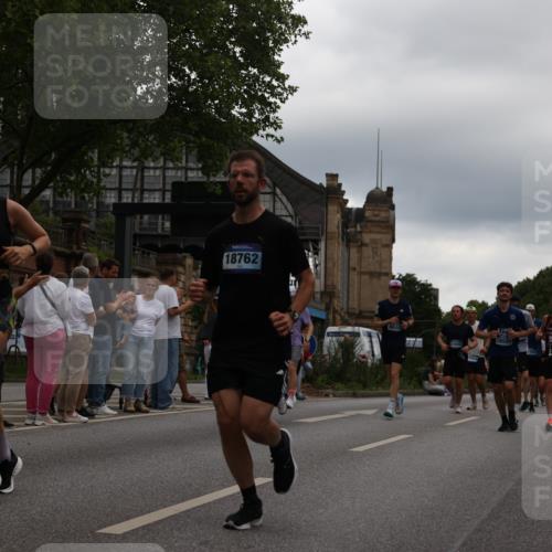 29.06.2025 - hella hamburg halbmarathon Yannick Fuchs http://msf.ph/oto/8337164 29.06.2025 10:51:59 20KM 1595, 1611, 2025, 2488, 2656, 2759, 2840, 2883, 2907, 3093, 3859, 4319, 4426, 4467, 4502, 4632, 4708, 4833, 5277, 5341, 5926, 6104, 6138, 6147, 6531, 6595, 7082, 7138, 7189, 8322, 8585, 9316, 9485, 10599, 10788, 11645, 12585, 13465, 13816, 13880, 14266, 14571, 15217, 15434, 15527, 16517, 16531, 17405, 17415, 17543, 17827, 18068, 18180, 18492, 18501, 18587, 18762, 18891 meine-sportfotos.de