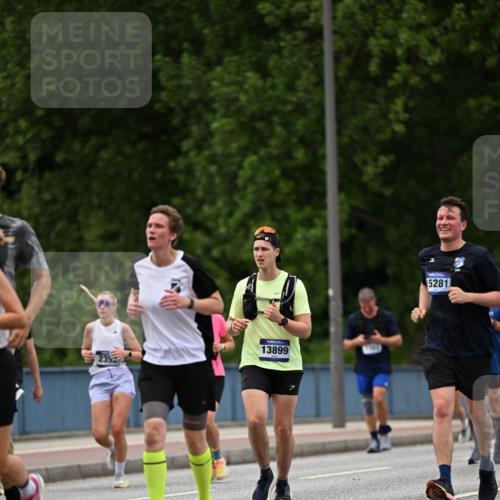 29.06.2025 - hella hamburg halbmarathon Dr. Thomas Lammeyer http://msf.ph/oto/8337179 29.06.2025 10:40:07 Kennedybrücke 1036, 1336, 1717, 2352, 2412, 2588, 2827, 3741, 4413, 5012, 5531, 6021, 6381, 6845, 6867, 6896, 7111, 7275, 7927, 8356, 8567, 8947, 9470, 9819, 10047, 10119, 10567, 11010, 11187, 11198, 11233 meine-sportfotos.de