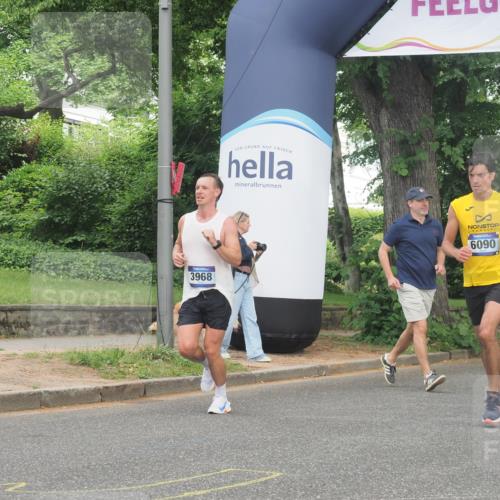 29.06.2025 - hella hamburg halbmarathon KatJ http://msf.ph/oto/8337211 29.06.2025 10:18:24 Zwischen KM18-KM19 3968, 6090 meine-sportfotos.de