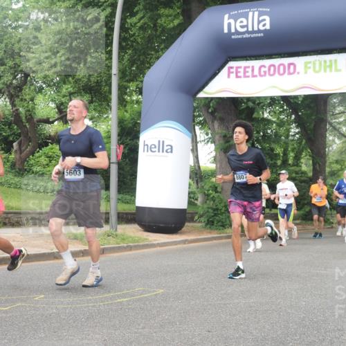 29.06.2025 - hella hamburg halbmarathon KatJ http://msf.ph/oto/8337226 29.06.2025 10:47:57 Zwischen KM18-KM19 3740, 5602, 5603, 5708, 6580, 7006, 7757, 8154, 8422 meine-sportfotos.de