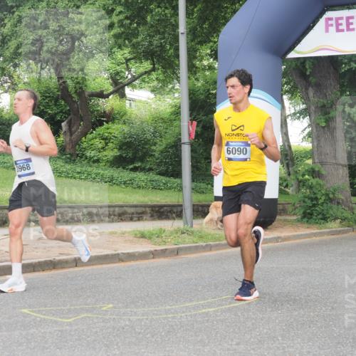 29.06.2025 - hella hamburg halbmarathon KatJ http://msf.ph/oto/8337234 29.06.2025 10:18:24 Zwischen KM18-KM19 3968, 6090 meine-sportfotos.de