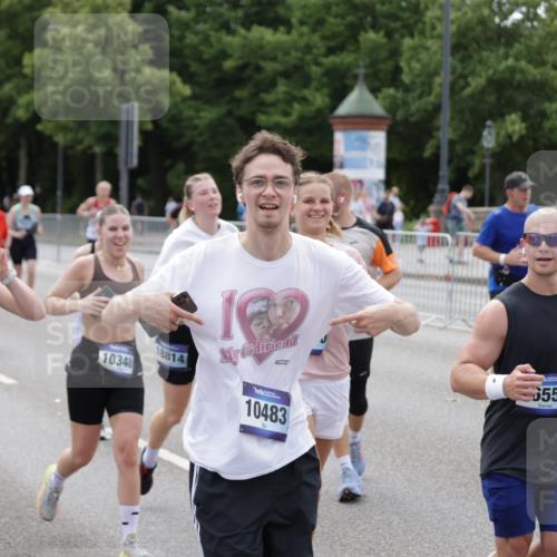 29.06.2025 - hella hamburg halbmarathon Jannik Wohlers http://msf.ph/oto/8337259 29.06.2025 10:41:07 Lombardsbrücke 1314, 1509, 1536, 1542, 1623, 2153, 2258, 3344, 3532, 3533, 3623, 4415, 4610, 5688, 5689, 5928, 5942, 6250, 6450, 6793, 6894, 7022, 7023, 8004, 8162, 8163, 8586, 8848, 10181, 10348, 10483, 11011, 11166, 11209, 11255, 11371, 11437, 11438, 11482, 12419, 12481, 13018, 13299, 13373, 13444, 13622, 13877, 14037, 14376, 14483, 14608, 14725, 15039, 15224, 15669, 15685, 16021, 16260, 16550, 16559, 16568, 17158, 17370, 17636, 17684, 18814, 18861, 18900, 18990, 19064 meine-sportfotos.de