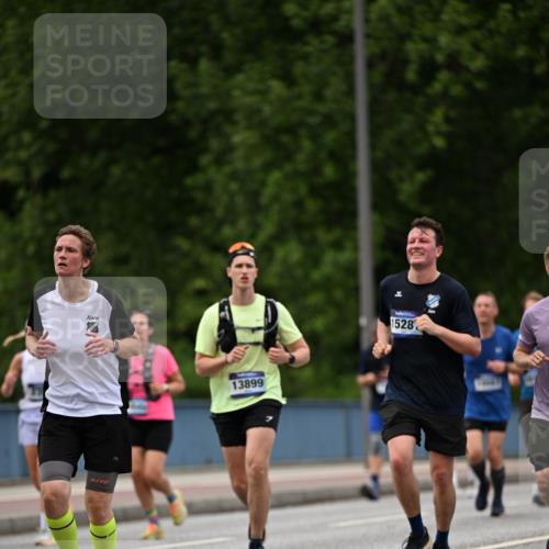29.06.2025 - hella hamburg halbmarathon Dr. Thomas Lammeyer http://msf.ph/oto/8337281 29.06.2025 10:40:08 Kennedybrücke 1036, 1336, 1717, 2352, 2412, 2588, 2827, 3741, 4413, 5012, 5240, 5531, 6021, 6381, 6845, 6896, 7111, 7275, 7927, 8356, 8947, 9470, 10047, 10119, 10567, 11010, 11187, 11198, 11233 meine-sportfotos.de