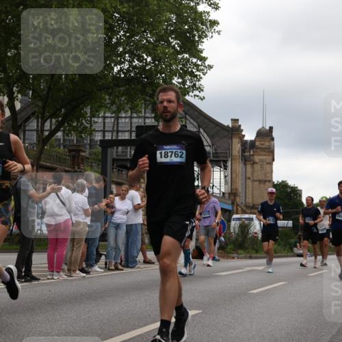 29.06.2025 - hella hamburg halbmarathon Yannick Fuchs http://msf.ph/oto/8337313 29.06.2025 10:51:59 20KM 1595, 1611, 2025, 2488, 2656, 2759, 2840, 2883, 2907, 3093, 3859, 4319, 4426, 4467, 4502, 4632, 4708, 4833, 5277, 5341, 5926, 6104, 6138, 6147, 6531, 6595, 7082, 7138, 7189, 8322, 8585, 9316, 9485, 10599, 10788, 11645, 12585, 13465, 13816, 13880, 14266, 14571, 15217, 15434, 15527, 16517, 16531, 17405, 17415, 17543, 17827, 18068, 18180, 18492, 18501, 18587, 18762, 18891 meine-sportfotos.de