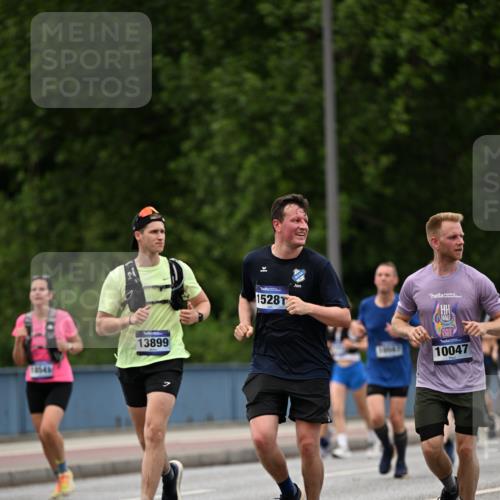 29.06.2025 - hella hamburg halbmarathon Dr. Thomas Lammeyer http://msf.ph/oto/8337358 29.06.2025 10:40:09 Kennedybrücke 1036, 1336, 1717, 2352, 2412, 2588, 2827, 3741, 4413, 5012, 5240, 5531, 6021, 6381, 6845, 6896, 7111, 7275, 7927, 8356, 8947, 9470, 10047, 10119, 10336, 10341, 10567, 11010, 11187, 11198, 11233 meine-sportfotos.de