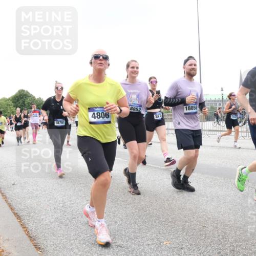 29.06.2025 - hella hamburg halbmarathon Lena Gebhardt http://msf.ph/oto/8337382 29.06.2025 10:47:40 Lombardsbrücke 1434, 18781, 4806, 8852, 18858, 827717, 99, 1045, 1246, 1392, 1434, 1463, 1523, 1618, 1639, 1704, 1926, 2148, 2197, 2407, 2491, 2545, 2704, 2790, 2882, 2994, 3049, 3339, 4037, 4184, 4325, 4423, 4806, 4856, 4895, 4974, 4975, 5621, 5622, 5886, 5895, 6255, 6256, 6879, 6995, 7240, 7403, 7427, 7630, 7631, 7970, 8077, 8105, 8131, 8270, 8310, 8550, 8774, 8915, 8953, 9018, 9687, 9696, 9697, 10658, 10991, 11351, 11458, 11730, 11738, 11802, 11909, 12431 meine-sportfotos.de