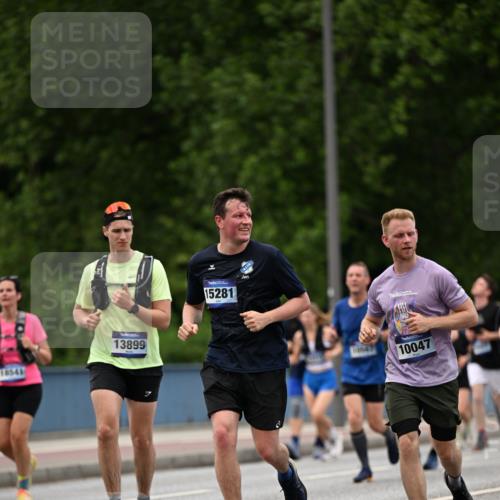 29.06.2025 - hella hamburg halbmarathon Dr. Thomas Lammeyer http://msf.ph/oto/8337384 29.06.2025 10:40:09 Kennedybrücke 1036, 1336, 1717, 2352, 2412, 2588, 2827, 3741, 4413, 5012, 5240, 5531, 6021, 6381, 6845, 6896, 7111, 7275, 7927, 8356, 8947, 9470, 10047, 10119, 10336, 10341, 10567, 11010, 11187, 11198, 11233 meine-sportfotos.de