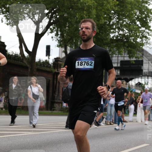 29.06.2025 - hella hamburg halbmarathon Yannick Fuchs http://msf.ph/oto/8337425 29.06.2025 10:52:00 20KM 1595, 1611, 2025, 2488, 2656, 2759, 2840, 2883, 2907, 3093, 3251, 3859, 4319, 4426, 4467, 4502, 4632, 4708, 4833, 5277, 5341, 5926, 6104, 6138, 6147, 6531, 6595, 7082, 7138, 7189, 8322, 8585, 9316, 9485, 10599, 10788, 11645, 12378, 12585, 12879, 13465, 13816, 13880, 14266, 14571, 15217, 15434, 15527, 16531, 17405, 17415, 17827, 18068, 18180, 18492, 18501, 18587, 18762, 18891 meine-sportfotos.de