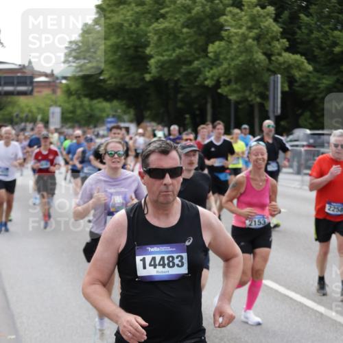 29.06.2025 - hella hamburg halbmarathon Jannik Wohlers http://msf.ph/oto/8337486 29.06.2025 10:41:11 Lombardsbrücke 1314, 1509, 1536, 1542, 1623, 2153, 2258, 3344, 3623, 4415, 4541, 4610, 4787, 5942, 6450, 6793, 6894, 7022, 7023, 7968, 8004, 8162, 8163, 8848, 9588, 10348, 10483, 11011, 11098, 11166, 11209, 11255, 11371, 11437, 11438, 11482, 12185, 12233, 12419, 12481, 13018, 13444, 13622, 13877, 14037, 14483, 14608, 14725, 15039, 15224, 15669, 15685, 16021, 16364, 16550, 16568, 17158, 17636, 17684, 18814, 18861, 18900, 18990, 19037, 19057, 19064 meine-sportfotos.de