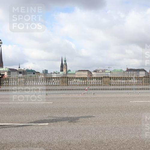 29.06.2025 - hella hamburg halbmarathon Lena Gebhardt http://msf.ph/oto/8337487 29.06.2025 09:09:04 Lombardsbrücke 63 meine-sportfotos.de