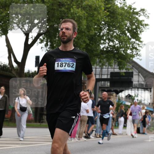 29.06.2025 - hella hamburg halbmarathon Yannick Fuchs http://msf.ph/oto/8337527 29.06.2025 10:52:00 20KM 1595, 1611, 2025, 2488, 2656, 2759, 2840, 2883, 2907, 3093, 3251, 3859, 4319, 4426, 4467, 4502, 4632, 4708, 4833, 5277, 5341, 5926, 6104, 6138, 6147, 6531, 6595, 7082, 7138, 7189, 8322, 8585, 9316, 9485, 10599, 10788, 11645, 12378, 12585, 12879, 13465, 13816, 13880, 14266, 14571, 15217, 15434, 15527, 16531, 17405, 17415, 17827, 18068, 18180, 18492, 18501, 18587, 18762, 18891 meine-sportfotos.de