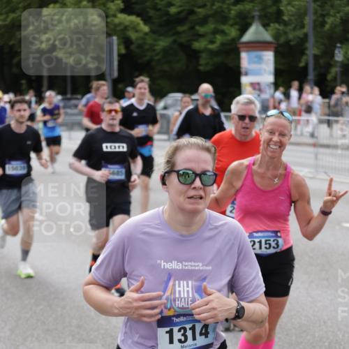29.06.2025 - hella hamburg halbmarathon Jannik Wohlers http://msf.ph/oto/8337543 29.06.2025 10:41:13 Lombardsbrücke 1314, 1509, 1536, 1542, 1623, 2153, 2258, 3344, 3623, 4415, 4541, 4610, 4787, 6450, 7022, 7023, 7968, 8004, 8162, 8163, 8300, 8301, 8848, 8897, 9588, 10348, 10483, 11011, 11098, 11166, 11209, 11255, 11371, 11437, 11438, 11482, 11943, 12185, 12233, 12419, 12481, 13018, 13444, 13622, 13877, 14005, 14483, 14608, 14725, 14938, 15039, 15669, 15685, 15842, 16021, 16364, 16550, 16568, 17158, 17636, 17684, 18814, 18861, 18900, 18990, 19037, 19057, 19064 meine-sportfotos.de