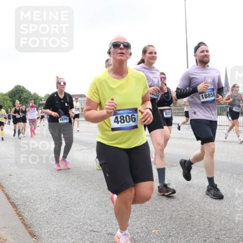 29.06.2025 - hella hamburg halbmarathon Lena Gebhardt http://msf.ph/oto/8337587 29.06.2025 10:47:40 Lombardsbrücke 1434, 18781, 4806, 052, 827, 18858, 15543, 1045, 1246, 1392, 1434, 1463, 1523, 1618, 1639, 1704, 1926, 2148, 2197, 2407, 2491, 2545, 2704, 2790, 2882, 2994, 3049, 3339, 4037, 4184, 4325, 4423, 4806, 4856, 4895, 4974, 4975, 5621, 5622, 5886, 5895, 6255, 6256, 6879, 6995, 7240, 7403, 7427, 7630, 7631, 7970, 8077, 8105, 8131, 8270, 8310, 8550, 8774, 8915, 8953, 9018, 9687, 9696, 9697, 10658, 10991, 11351, 11458, 11730, 11738, 11802, 11909, 12431 meine-sportfotos.de