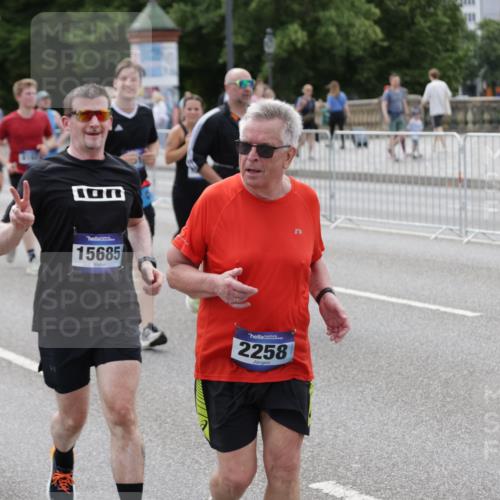 29.06.2025 - hella hamburg halbmarathon Jannik Wohlers http://msf.ph/oto/8337592 29.06.2025 10:41:14 Lombardsbrücke 1314, 1509, 1536, 1623, 2153, 2258, 3344, 3623, 4415, 4541, 4610, 4787, 5432, 6450, 6618, 7022, 7023, 7477, 7968, 8004, 8162, 8163, 8300, 8301, 8848, 8897, 9588, 10348, 10483, 11011, 11098, 11166, 11209, 11255, 11371, 11437, 11438, 11482, 11943, 12185, 12214, 12233, 12419, 12481, 13018, 13444, 13622, 13877, 14005, 14483, 14608, 14725, 14938, 15039, 15669, 15685, 15842, 16021, 16364, 16550, 16568, 17158, 17636, 17684, 18814, 18861, 18900, 18990, 19037, 19057, 19064 meine-sportfotos.de