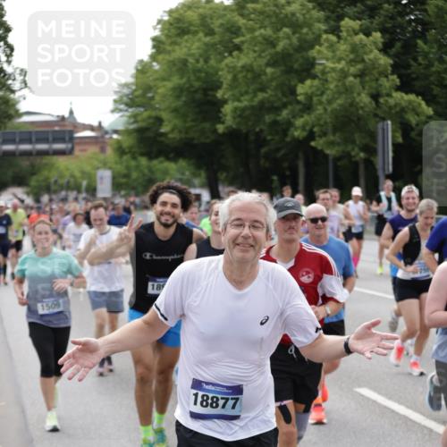 29.06.2025 - hella hamburg halbmarathon Jannik Wohlers http://msf.ph/oto/8337691 29.06.2025 10:41:16 Lombardsbrücke 1314, 1509, 1623, 1712, 2153, 3344, 4415, 4541, 4787, 5432, 6320, 6450, 6618, 7022, 7023, 7477, 7968, 8004, 8162, 8163, 8300, 8301, 8443, 8848, 8897, 9588, 10348, 10483, 11011, 11098, 11166, 11255, 11371, 11437, 11438, 11482, 11943, 12185, 12214, 12233, 12419, 12481, 13018, 13444, 13622, 13877, 14005, 14043, 14483, 14608, 14725, 14938, 15039, 15669, 15685, 15842, 15863, 16021, 16364, 16550, 16568, 17158, 17636, 17684, 18814, 18861, 18900, 18990, 19037, 19057, 19064 meine-sportfotos.de