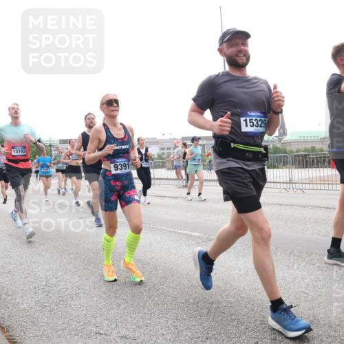 29.06.2025 - hella hamburg halbmarathon Lena Gebhardt http://msf.ph/oto/8337714 29.06.2025 10:38:10 Lombardsbrücke 5713, 190, 13103, 8696, 15762, 9391, 11421, 15329, 735, 1147, 1196, 1394, 1457, 1475, 1578, 1596, 1742, 1791, 1799, 1901, 1966, 1985, 2113, 2151, 2498, 2786, 2853, 3010, 3094, 3095, 3230, 3242, 3246, 3286, 3338, 3635, 3636, 3716, 3777, 3841, 3880, 4159, 4414, 4883, 4921, 5085, 5089, 5139, 5155, 5300, 5522, 5713, 5735, 6199, 6200, 6362, 6697, 6751, 6930, 7117, 7118, 7165, 7244, 7321, 7350, 7552, 7629, 7696, 7868, 7914, 8985, 9247, 9288, 9895, 10159, 10836, 11087, 11543 meine-sportfotos.de