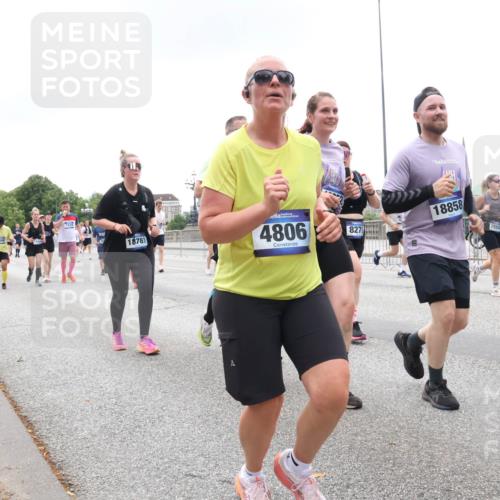29.06.2025 - hella hamburg halbmarathon Lena Gebhardt http://msf.ph/oto/8337812 29.06.2025 10:47:40 Lombardsbrücke 1434, 18781, 4806, 18858, 8270, 15543, 1045, 1246, 1392, 1434, 1463, 1523, 1618, 1639, 1704, 1926, 2148, 2197, 2407, 2491, 2545, 2704, 2790, 2882, 2994, 3049, 3339, 4037, 4184, 4325, 4423, 4806, 4856, 4895, 4974, 4975, 5621, 5622, 5886, 5895, 6255, 6256, 6879, 6995, 7240, 7403, 7427, 7630, 7631, 7970, 8077, 8105, 8131, 8270, 8310, 8550, 8774, 8915, 8953, 9018, 9687, 9696, 9697, 10658, 10991, 11351, 11458, 11730, 11738, 11802, 11909, 12431 meine-sportfotos.de