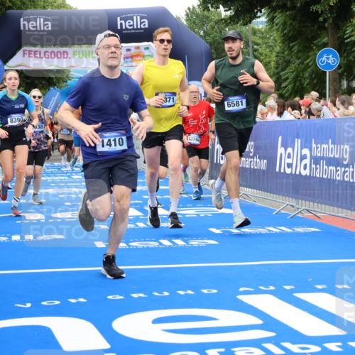 29.06.2025 - hella hamburg halbmarathon Strokosch-Dieckow http://msf.ph/oto/8337829 29.06.2025 10:54:07 Ziel 1151, 1410, 3177, 3208, 3209, 3898, 5638, 6082, 6084, 6294, 6356, 6443, 6581, 8390, 9032, 9791, 11499, 12213, 12379, 13033, 13397, 13794, 15169, 15524, 16780, 16871, 17348, 18308 meine-sportfotos.de