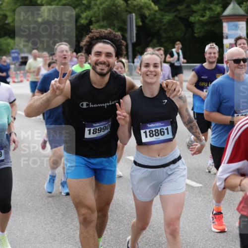 29.06.2025 - hella hamburg halbmarathon Jannik Wohlers http://msf.ph/oto/8337834 29.06.2025 10:41:18 Lombardsbrücke 1314, 1509, 1623, 1712, 2153, 4541, 4787, 5432, 6320, 6450, 6618, 7477, 7955, 7968, 8004, 8162, 8163, 8300, 8301, 8443, 8848, 8897, 9588, 10348, 11011, 11098, 11255, 11371, 11482, 11943, 12185, 12214, 12233, 12419, 13018, 13444, 13622, 13772, 14005, 14043, 14483, 14608, 14725, 14872, 14929, 14938, 15039, 15669, 15685, 15842, 15863, 16021, 16364, 16568, 17158, 17636, 17684, 18861, 18900, 18990, 19037, 19057, 19064 meine-sportfotos.de