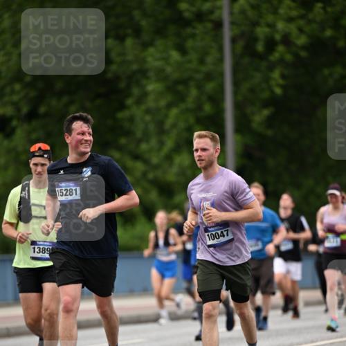 29.06.2025 - hella hamburg halbmarathon Dr. Thomas Lammeyer http://msf.ph/oto/8337845 29.06.2025 10:40:10 Kennedybrücke 1036, 1336, 1717, 2352, 2412, 2588, 2827, 3741, 4413, 5012, 5240, 5531, 6021, 6381, 6845, 6896, 7111, 7275, 7927, 8356, 8947, 9470, 10047, 10119, 10336, 10341, 10567, 11010, 11187, 11198, 11233 meine-sportfotos.de