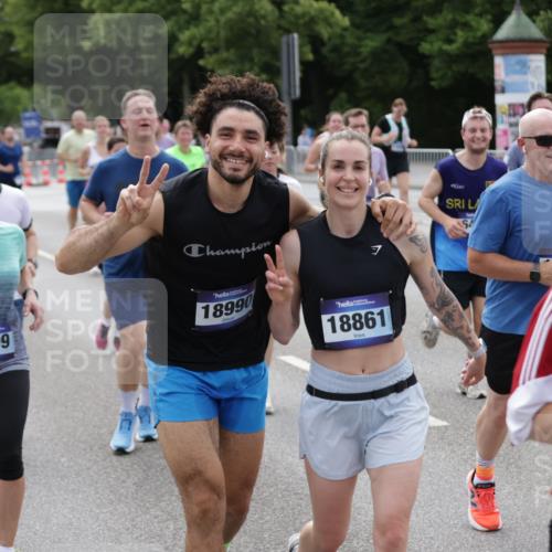 29.06.2025 - hella hamburg halbmarathon Jannik Wohlers http://msf.ph/oto/8337848 29.06.2025 10:41:18 Lombardsbrücke 1314, 1509, 1623, 1712, 2153, 4541, 4787, 5432, 6320, 6450, 6618, 7477, 7955, 7968, 8004, 8162, 8163, 8300, 8301, 8443, 8848, 8897, 9588, 10348, 11011, 11098, 11255, 11371, 11482, 11943, 12185, 12214, 12233, 12419, 13018, 13444, 13622, 13772, 14005, 14043, 14483, 14608, 14725, 14872, 14929, 14938, 15039, 15669, 15685, 15842, 15863, 16021, 16364, 16568, 17158, 17636, 17684, 18861, 18900, 18990, 19037, 19057, 19064 meine-sportfotos.de