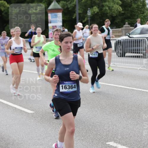 29.06.2025 - hella hamburg halbmarathon Jannik Wohlers http://msf.ph/oto/8337870 29.06.2025 10:41:21 Lombardsbrücke 1314, 1509, 1623, 1648, 1712, 2153, 4541, 4787, 5432, 6137, 6320, 6450, 6618, 7477, 7955, 7968, 8004, 8162, 8163, 8300, 8301, 8443, 8848, 8897, 9467, 9588, 11011, 11098, 11255, 11371, 11482, 11659, 11943, 12185, 12214, 12233, 12419, 12801, 13444, 13772, 14005, 14043, 14872, 14929, 14938, 15039, 15669, 15685, 15842, 15863, 16364, 16568, 17158, 17636, 18861, 18940, 18990, 19037, 19057, 19064 meine-sportfotos.de