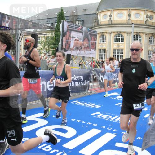 29.06.2025 - hella hamburg halbmarathon Michael Strokosch http://msf.ph/oto/8337872 29.06.2025 10:50:48 Ziel 2234, 2788, 5115, 6712, 7134, 7952, 8657, 11356, 13701, 15426, 15720, 17129, 17908, 18229, 18370, 18820 meine-sportfotos.de