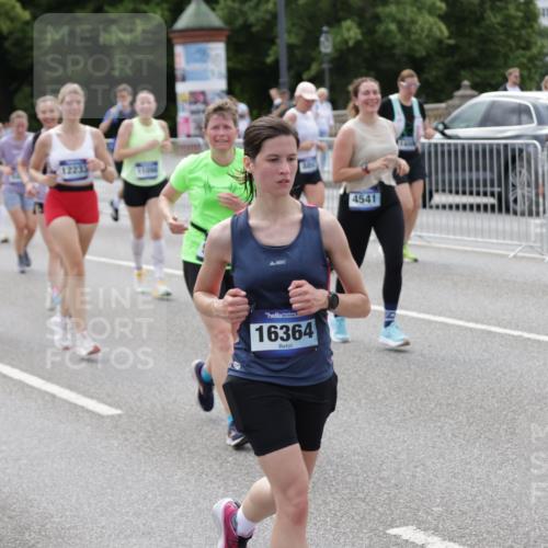 29.06.2025 - hella hamburg halbmarathon Jannik Wohlers http://msf.ph/oto/8337891 29.06.2025 10:41:21 Lombardsbrücke 1314, 1509, 1623, 1648, 1712, 2153, 4541, 4787, 5432, 6137, 6320, 6450, 6618, 7477, 7955, 7968, 8004, 8162, 8163, 8300, 8301, 8443, 8848, 8897, 9467, 9588, 11011, 11098, 11255, 11371, 11482, 11659, 11943, 12185, 12214, 12233, 12419, 12801, 13444, 13772, 14005, 14043, 14872, 14929, 14938, 15039, 15669, 15685, 15842, 15863, 16364, 16568, 17158, 17636, 18861, 18940, 18990, 19037, 19057, 19064 meine-sportfotos.de