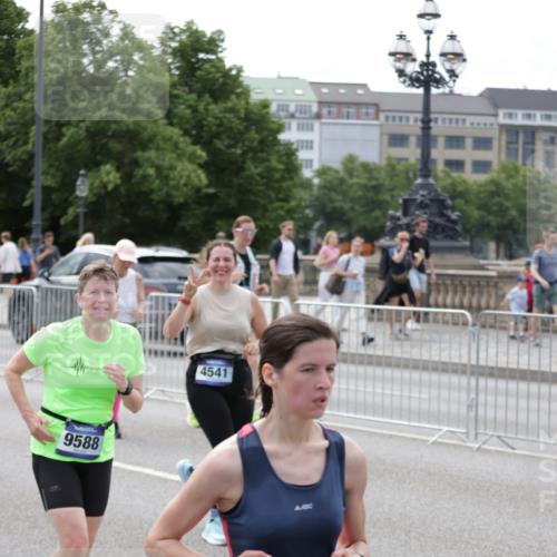 29.06.2025 - hella hamburg halbmarathon Jannik Wohlers http://msf.ph/oto/8337900 29.06.2025 10:41:22 Lombardsbrücke 1314, 1509, 1623, 1648, 1712, 2153, 3459, 3460, 4541, 4787, 5432, 6137, 6320, 6450, 6618, 7477, 7955, 7968, 8004, 8162, 8163, 8300, 8301, 8443, 8848, 8897, 9467, 9588, 11011, 11098, 11255, 11371, 11482, 11659, 11943, 12185, 12214, 12233, 12419, 12801, 12802, 13444, 13772, 14005, 14043, 14872, 14929, 14938, 15039, 15669, 15685, 15842, 15863, 16364, 16568, 17158, 17541, 17636, 18861, 18940, 18990, 19037, 19057, 19064 meine-sportfotos.de