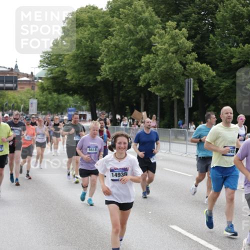 29.06.2025 - hella hamburg halbmarathon Jannik Wohlers http://msf.ph/oto/8337935 29.06.2025 10:41:23 Lombardsbrücke 1314, 1509, 1623, 1648, 1712, 3459, 3460, 4541, 4787, 5432, 6137, 6320, 6430, 6436, 6450, 6618, 6846, 7477, 7955, 7968, 8004, 8162, 8163, 8300, 8301, 8443, 8848, 8897, 9467, 9588, 11011, 11098, 11255, 11371, 11482, 11659, 11943, 12185, 12214, 12233, 12419, 12801, 12802, 13444, 13772, 14005, 14043, 14872, 14929, 14938, 15039, 15669, 15685, 15842, 15863, 16364, 16568, 17158, 17541, 17636, 18861, 18940, 18990, 19037, 19057, 19064 meine-sportfotos.de