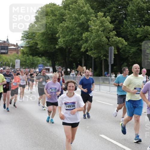 29.06.2025 - hella hamburg halbmarathon Jannik Wohlers http://msf.ph/oto/8337943 29.06.2025 10:41:23 Lombardsbrücke 1314, 1509, 1623, 1648, 1712, 3459, 3460, 4541, 4787, 5432, 6137, 6320, 6430, 6436, 6450, 6618, 6846, 7477, 7955, 7968, 8004, 8162, 8163, 8300, 8301, 8443, 8848, 8897, 9467, 9588, 11011, 11098, 11255, 11371, 11482, 11659, 11943, 12185, 12214, 12233, 12419, 12801, 12802, 13444, 13772, 14005, 14043, 14872, 14929, 14938, 15039, 15669, 15685, 15842, 15863, 16364, 16568, 17158, 17541, 17636, 18861, 18940, 18990, 19037, 19057, 19064 meine-sportfotos.de