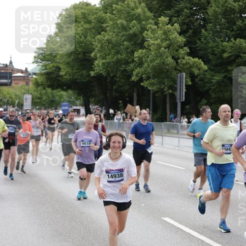 29.06.2025 - hella hamburg halbmarathon Jannik Wohlers http://msf.ph/oto/8337950 29.06.2025 10:41:23 Lombardsbrücke 1314, 1509, 1623, 1648, 1712, 3459, 3460, 4541, 4787, 5432, 6137, 6320, 6430, 6436, 6450, 6618, 6846, 7477, 7955, 7968, 8004, 8162, 8163, 8300, 8301, 8443, 8848, 8897, 9467, 9588, 11011, 11098, 11255, 11371, 11482, 11659, 11943, 12185, 12214, 12233, 12419, 12801, 12802, 13444, 13772, 14005, 14043, 14872, 14929, 14938, 15039, 15669, 15685, 15842, 15863, 16364, 16568, 17158, 17541, 17636, 18861, 18940, 18990, 19037, 19057, 19064 meine-sportfotos.de