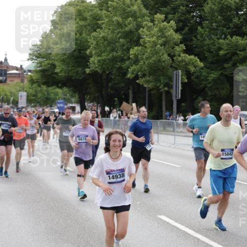 29.06.2025 - hella hamburg halbmarathon Jannik Wohlers http://msf.ph/oto/8337960 29.06.2025 10:41:23 Lombardsbrücke 1314, 1509, 1623, 1648, 1712, 3459, 3460, 4541, 4787, 5432, 6137, 6320, 6430, 6436, 6450, 6618, 6846, 7477, 7955, 7968, 8004, 8162, 8163, 8300, 8301, 8443, 8848, 8897, 9467, 9588, 11011, 11098, 11255, 11371, 11482, 11659, 11943, 12185, 12214, 12233, 12419, 12801, 12802, 13444, 13772, 14005, 14043, 14872, 14929, 14938, 15039, 15669, 15685, 15842, 15863, 16364, 16568, 17158, 17541, 17636, 18861, 18940, 18990, 19037, 19057, 19064 meine-sportfotos.de
