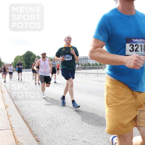 29.06.2025 - hella hamburg halbmarathon Lena Gebhardt http://msf.ph/oto/8337969 29.06.2025 10:13:23 Lombardsbrücke 7346, 2961, 3218, 1007, 1020, 1051, 1747, 1859, 2055, 2721, 2904, 2942, 2961, 3218, 3360, 3728, 3729, 4187, 4532, 4795, 4950, 5232, 5546, 6026, 6489, 6717, 6724, 7346, 7446, 7447, 7460, 7873, 7913, 8279, 8398, 8405, 8913, 9128, 9141, 9527, 9612, 10402, 11720, 12492, 12928, 12929, 13331, 13928, 14404, 15531, 15663, 15922, 16030, 16255, 16323, 16437, 16491, 17472, 17474, 17699, 17988, 18048, 18222, 18231, 18320, 18732 meine-sportfotos.de
