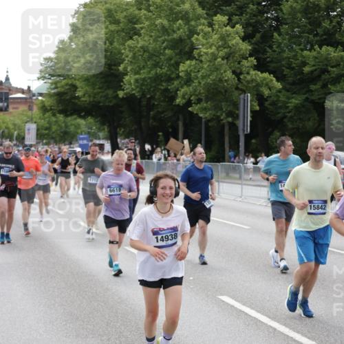 29.06.2025 - hella hamburg halbmarathon Jannik Wohlers http://msf.ph/oto/8337971 29.06.2025 10:41:23 Lombardsbrücke 1314, 1509, 1623, 1648, 1712, 3459, 3460, 4541, 4787, 5432, 6137, 6320, 6430, 6436, 6450, 6618, 6846, 7477, 7955, 7968, 8004, 8162, 8163, 8300, 8301, 8443, 8848, 8897, 9467, 9588, 11011, 11098, 11255, 11371, 11482, 11659, 11943, 12185, 12214, 12233, 12419, 12801, 12802, 13444, 13772, 14005, 14043, 14872, 14929, 14938, 15039, 15669, 15685, 15842, 15863, 16364, 16568, 17158, 17541, 17636, 18861, 18940, 18990, 19037, 19057, 19064 meine-sportfotos.de